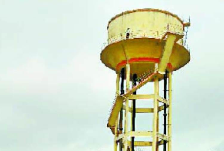 a man climbed on water tank and makes ruckus
