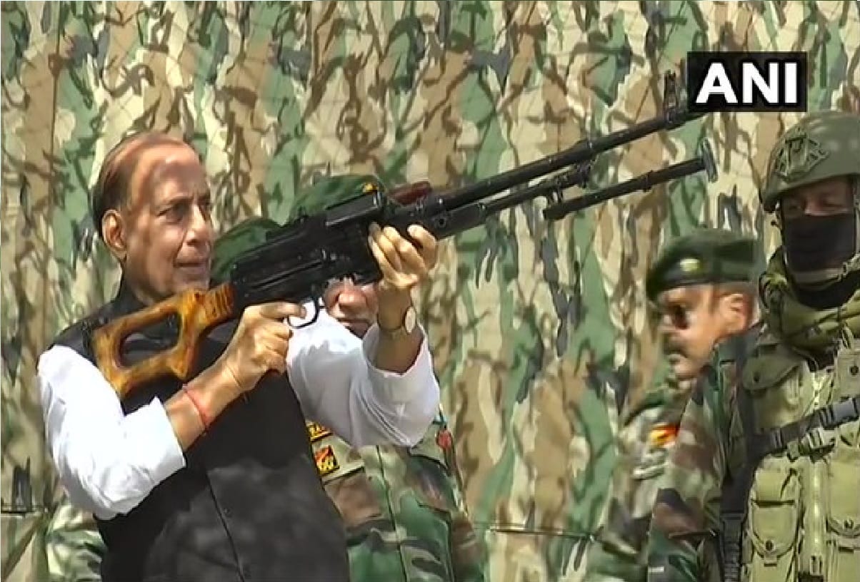 Rajnath Singh Ladakh News in Hindi: Rajnath Singh Bipin Rawat and MM Naravane in Leh, Defence Minister on two day visit to Ladakh and Jammu Kashmir