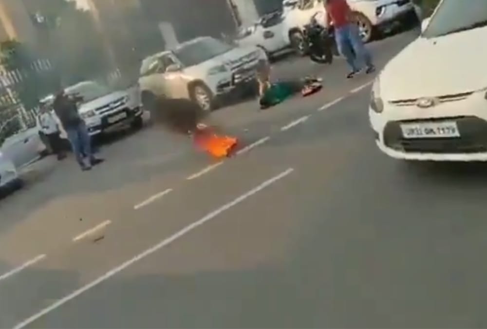 woman tried to self immolate in front of Lokbhawan Lucknow.