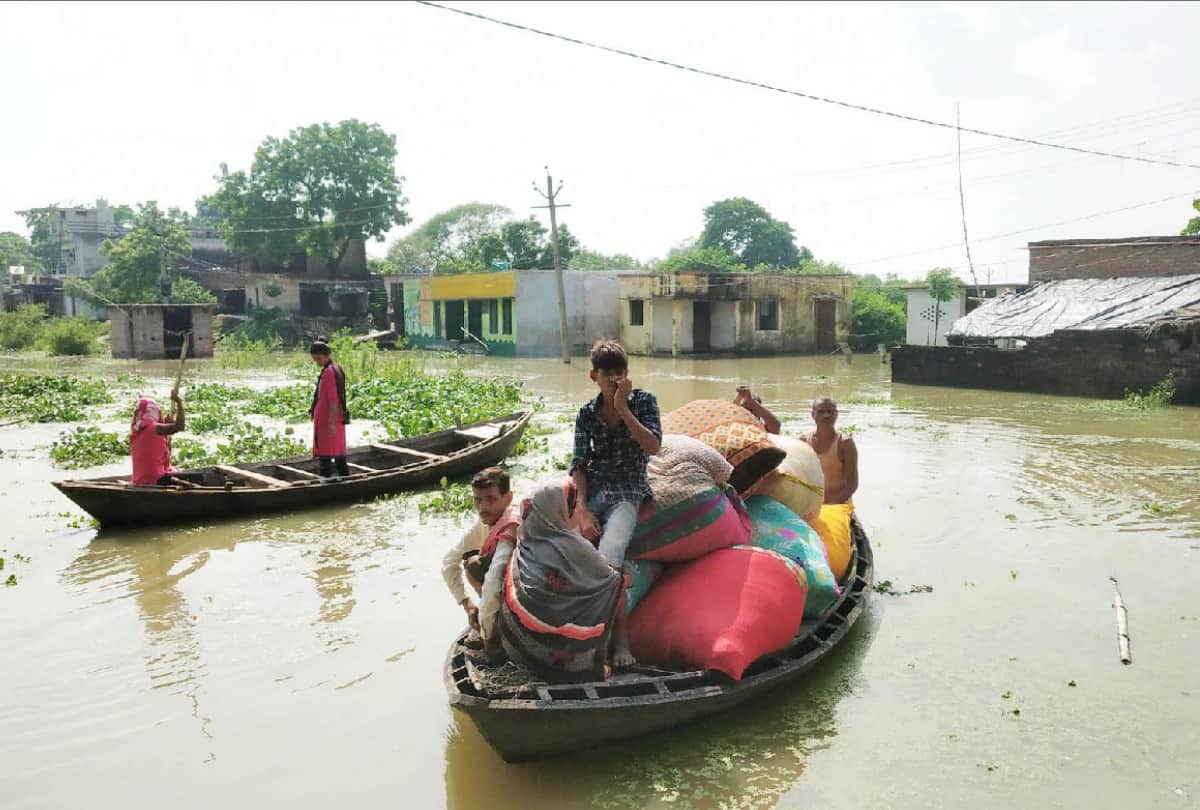 Gorakhpur flood news update rapti river increased Water level enter flood water in behrampur village