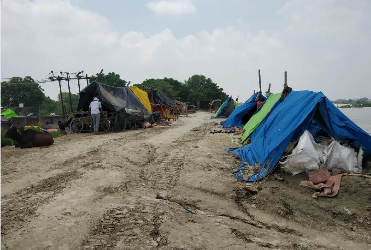 Gorakhpur flood news update rapti river increased Water level enter flood water in behrampur village