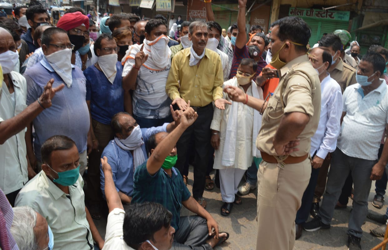 incrochment, protest, vyapari, nagar, nigam, mathura