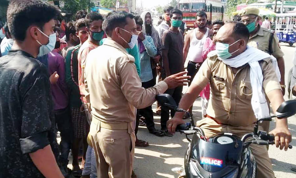 E-rickshaw drivers accuse home guards of beating