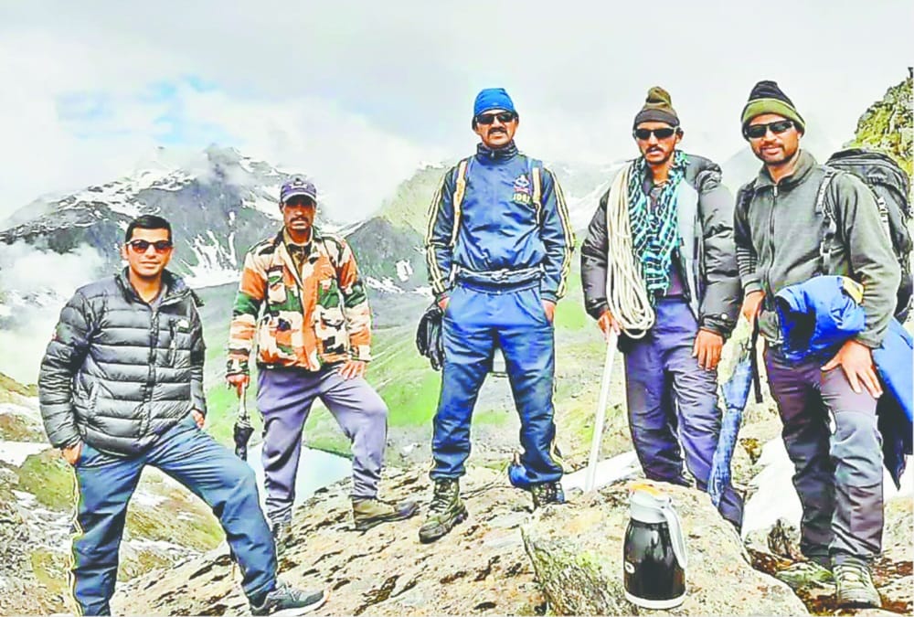 Four friends wandering in fog and snow on Kedarkantha trek, spend four days starving, Nine Youth Helped them