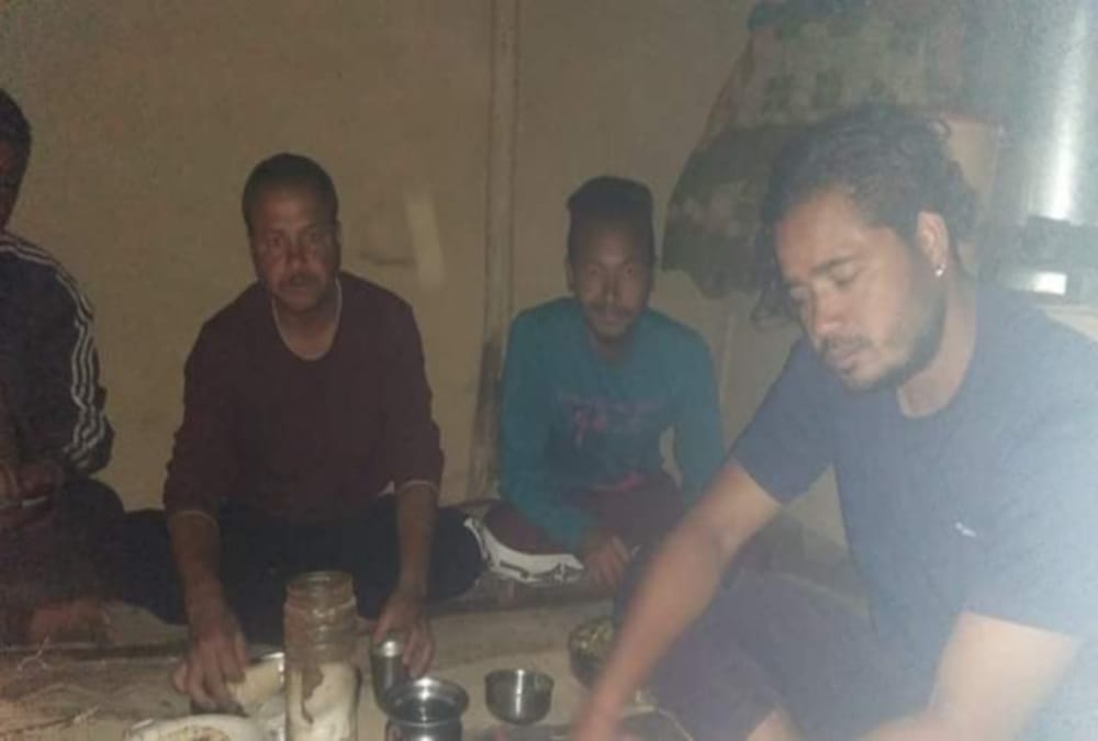 Four friends wandering in fog and snow on Kedarkantha trek, spend four days starving, Nine Youth Helped them