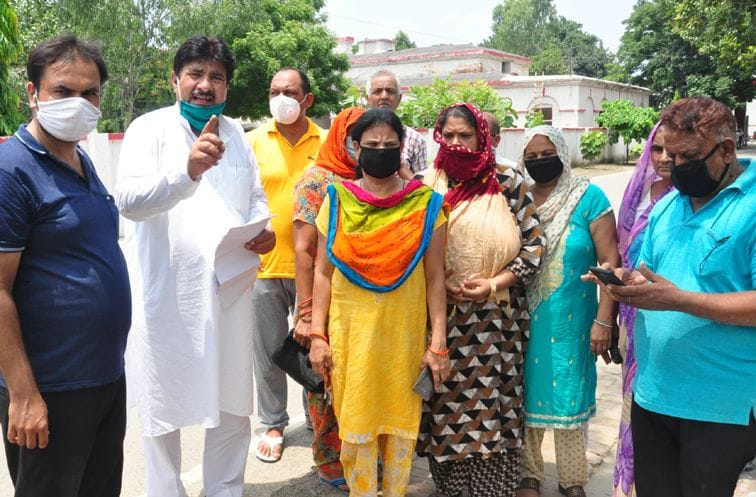 Accused of grabbing 35 lakh in the name of committee
