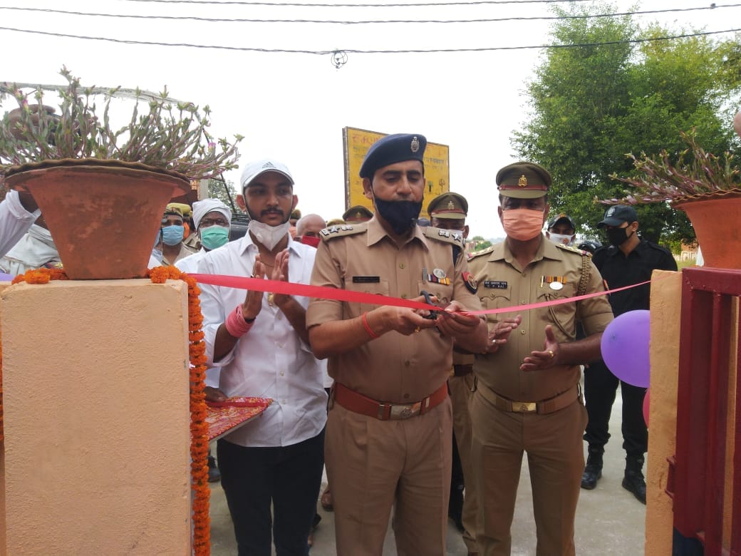 SP mirzapur inaugurated police booth