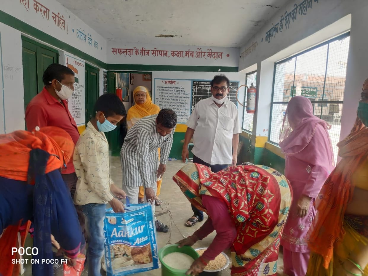 mid day meal food supply distributed