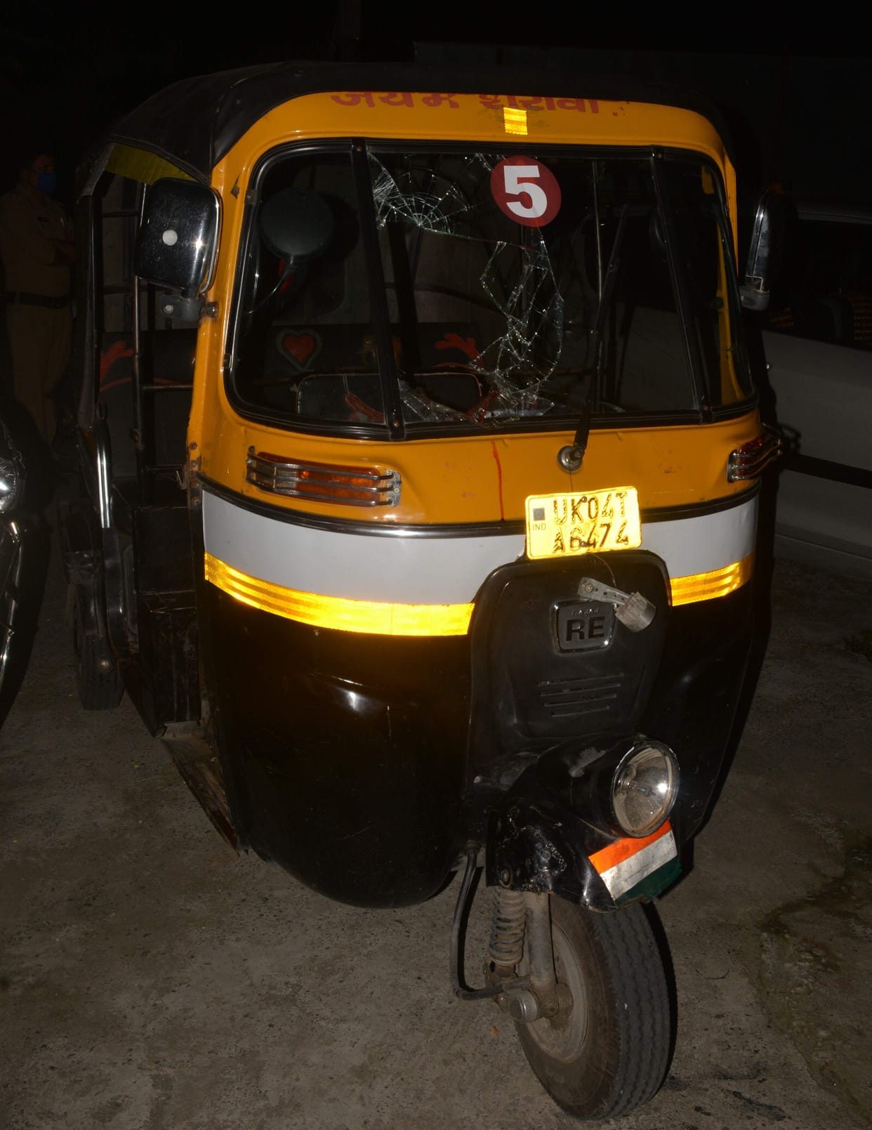 Tempo driver dies in car after death of his neck