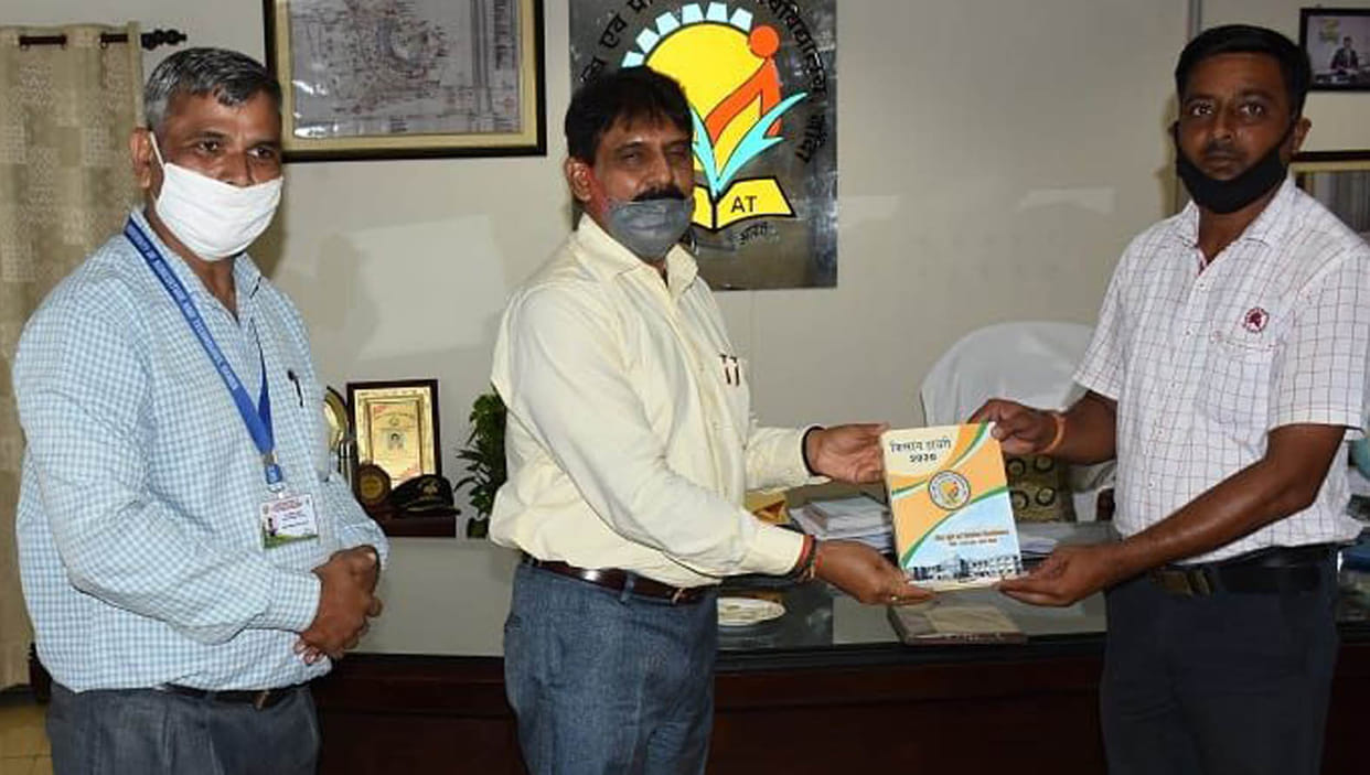 Vigyan Ram Abhinav Krishak Award to Vigyan Shukla