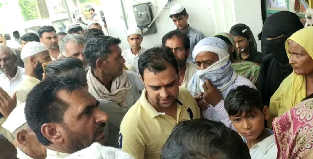 Villagers create ruckus at depot for not getting ration