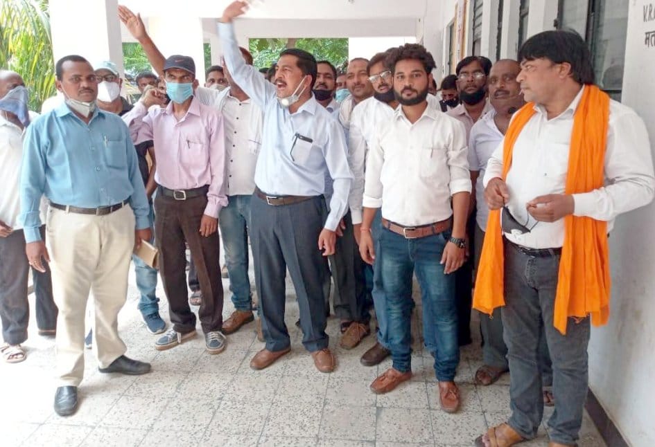 Lawyers protest, said - arrest of attackers soon