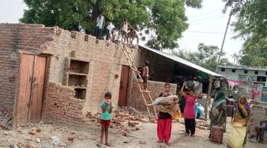 4 housed collapse due to ganga fast flow