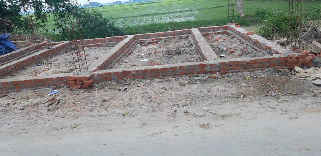 Officials are not interested in building community toilets in mirzapur