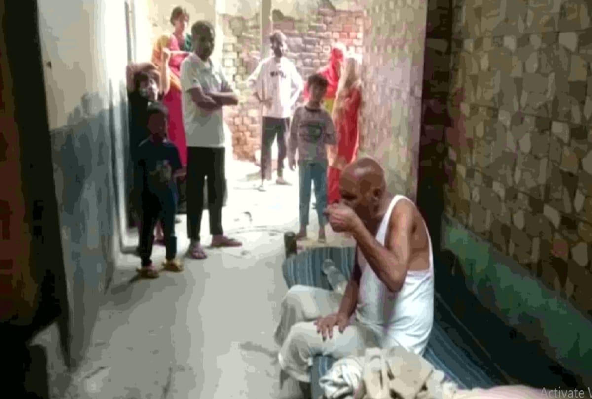 Son moves out to elderly father from home in chilla village mayur vihar