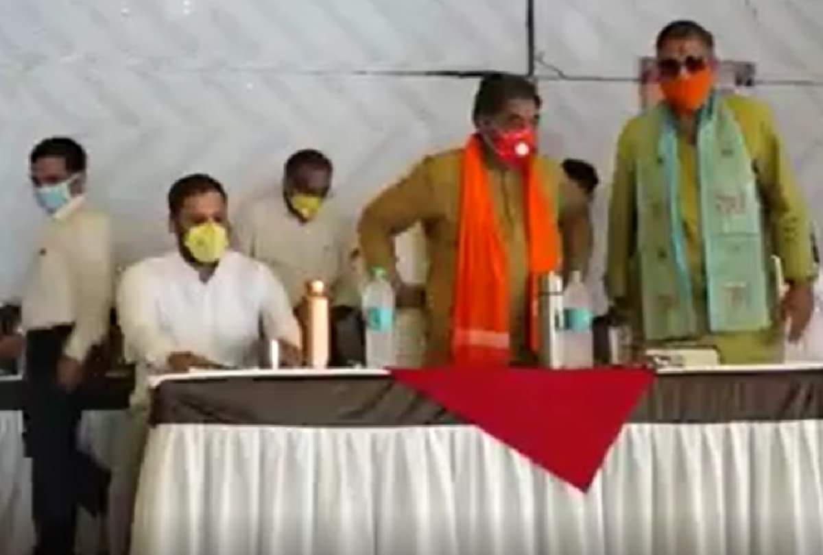 BJP woman councilor slapped municipal commissioner in mathura