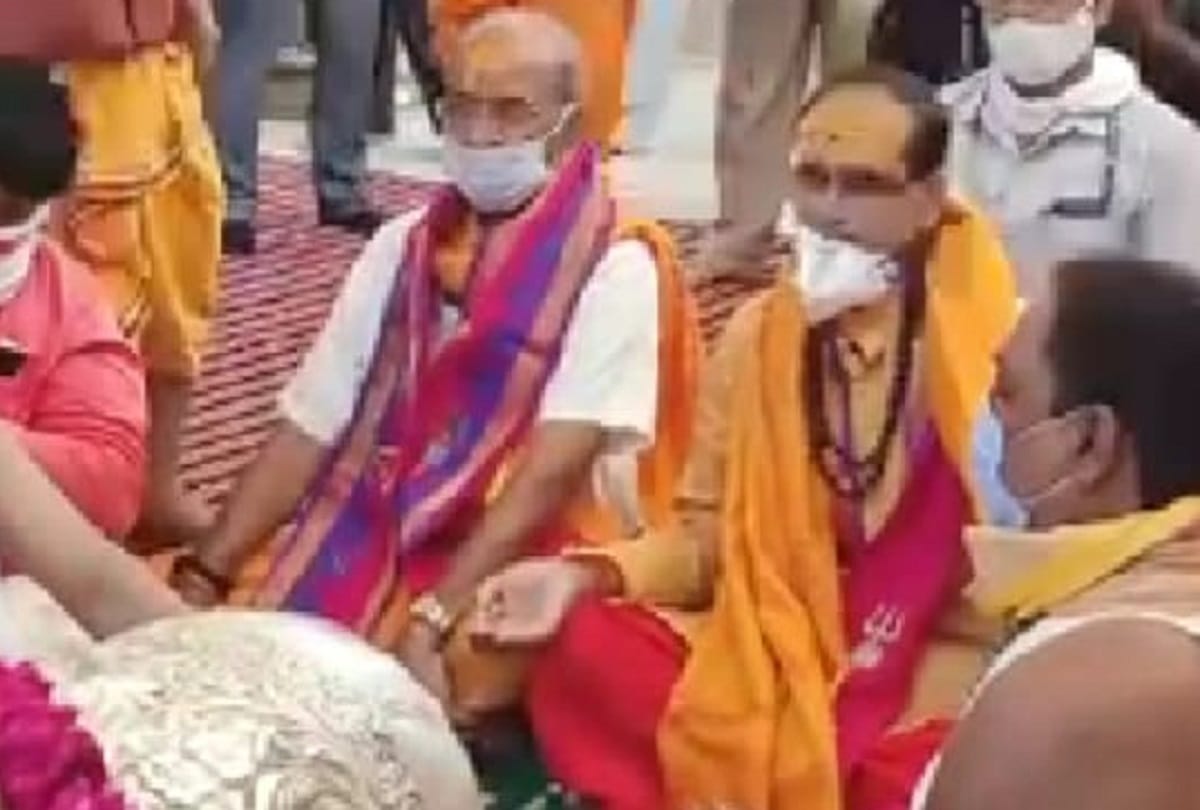 Madhya Pradesh Chief Minister Shivraj Singh Chouhan visited the Mahakal temple in Ujjain