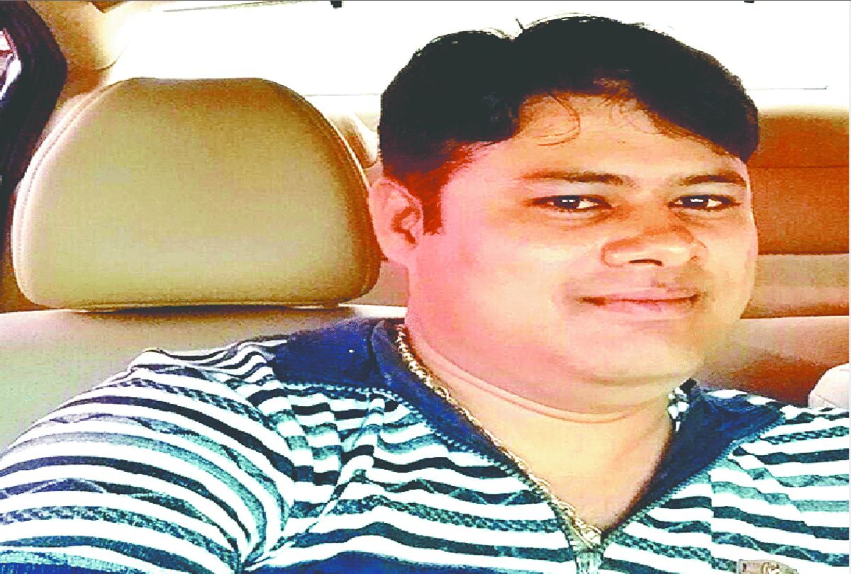 Transporter commits suicide by shooting in front of wife in mathura
