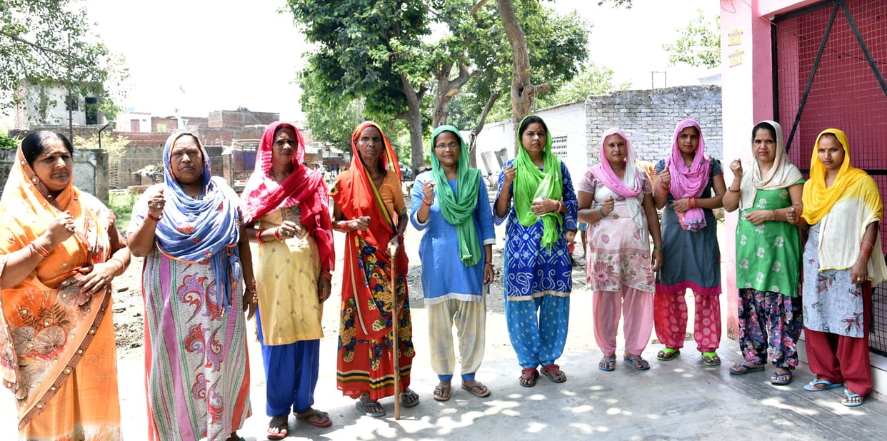 protest of womans in sambhal