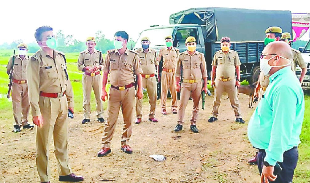 Umbha turned into a police camp, outsiders were not allowed to enter the village