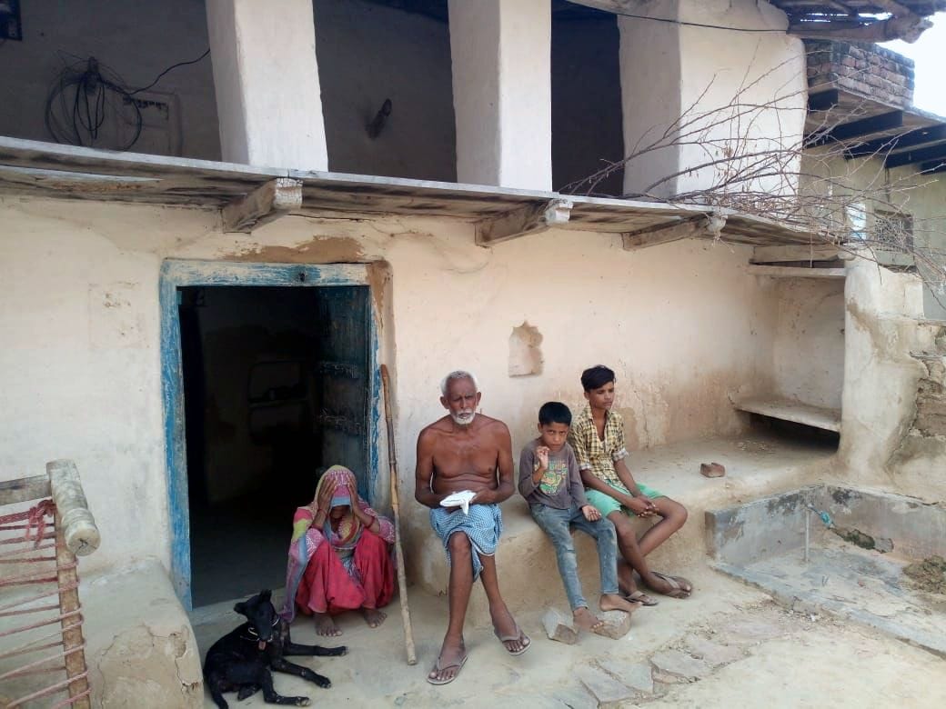 muthabhed mein daakoo haneeph giraphtaar: chaacha kee hatya ka badala lene pahuncha tha beehad