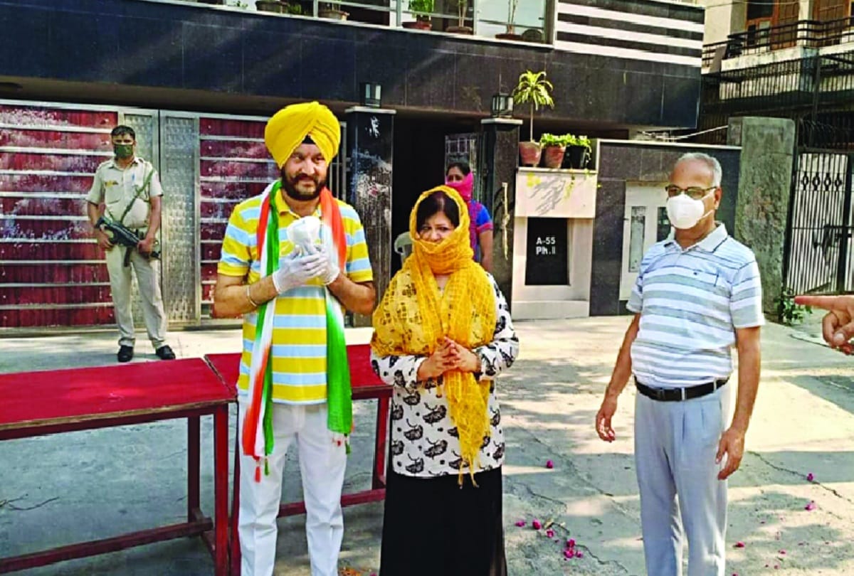 Welcome of the family who performed the last rites of 216 dead bodies