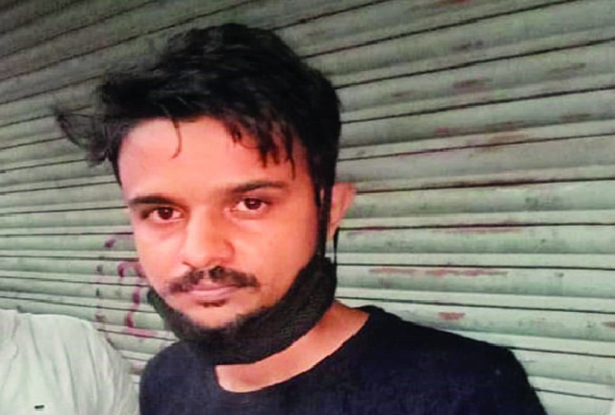 delhi police arrested the man who made call to Gadkari to stop transfer