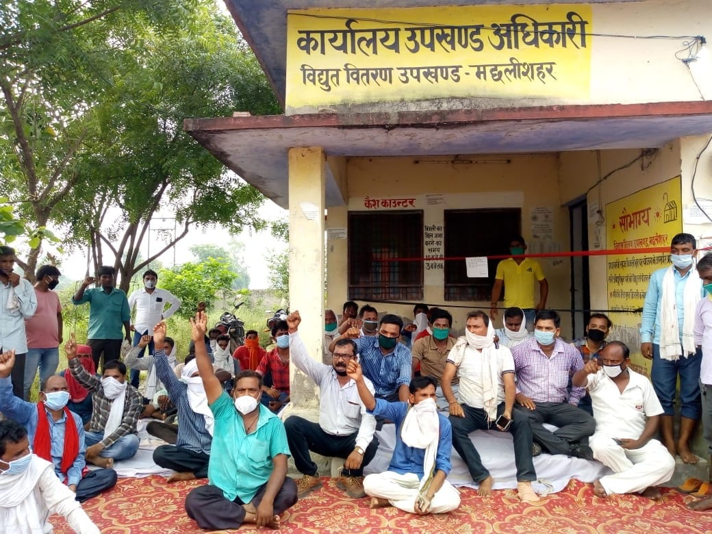 Angry over the beating of a fellow in the police station, the lineman stalled power supply