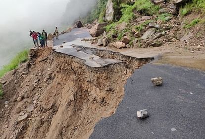 उत्तराखंड के पहाड़ी इलाकों में आफत की बारिश, तस्वीरों में देखें तबाही का मंजर... - Uttarakhand Weather : Heavy Rain In Uttarakhand, Flood Destroyed Roads, Farming - Amar Ujala Hindi News Live