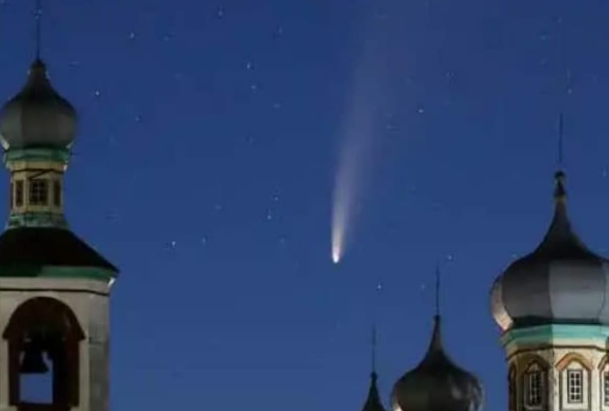 special Astronomical event story update fireworks will in sky after Comet moving towards Sun   image