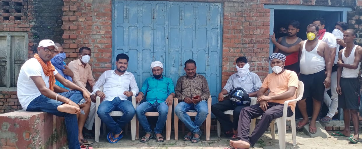 JE of Electricity Department made hostage