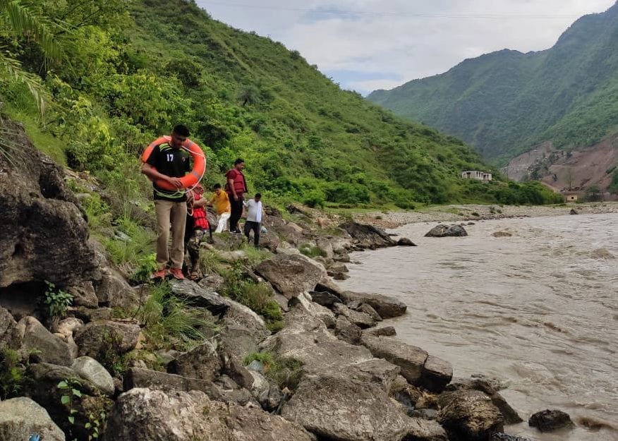 No clue of teenager drowned in Saryu