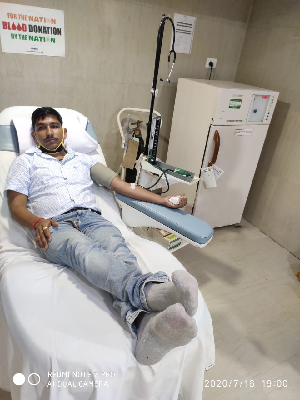 Alok Mishra saved the life of child by donating blood in mirzapur