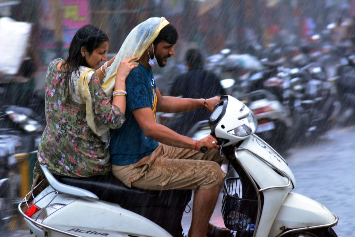 Due to heavy rain, only water on the streets of the city