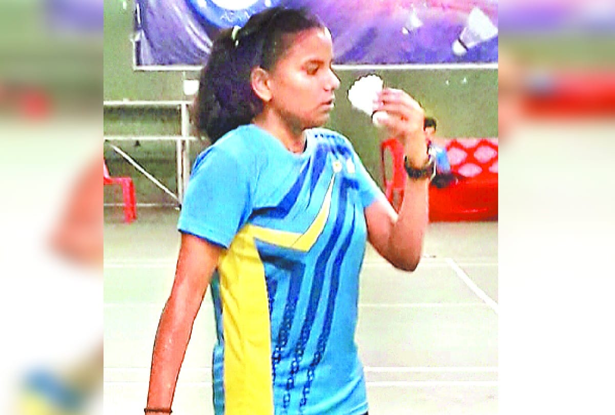 District Badminton Champion Radha Thakur facing with poverty in Agra