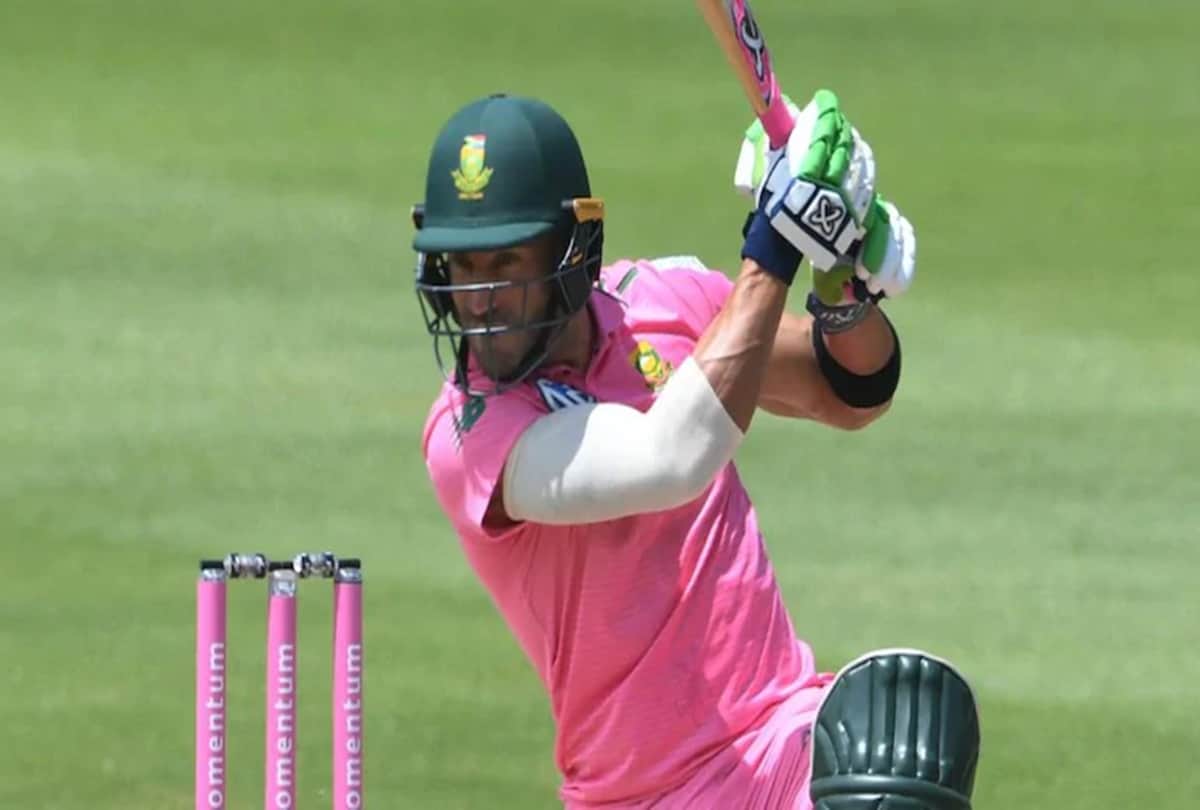 Coronavirus: Faf du Plessis donates his bat, Pink ODI jersey to raise funds
