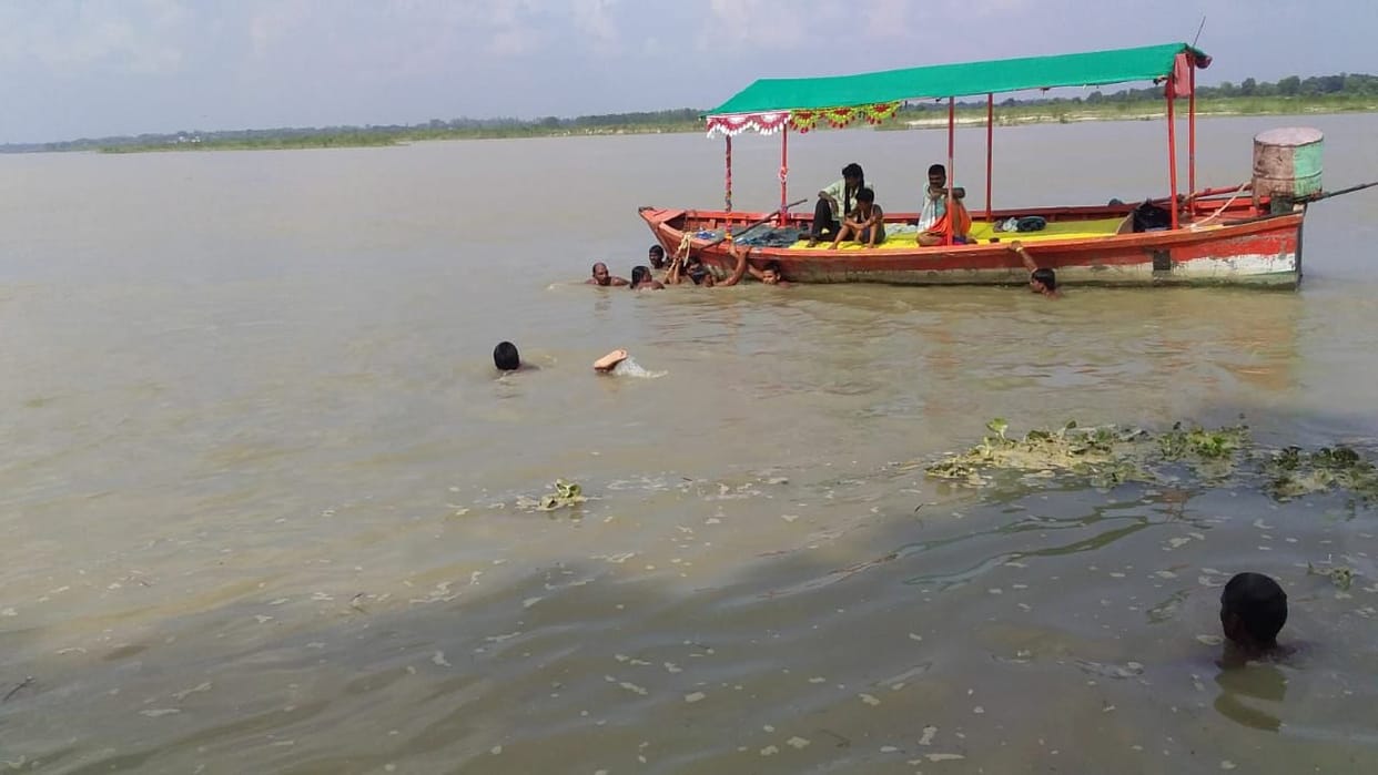 Four youths from Fatehpur immersed in Ganga in Kada, three rescued