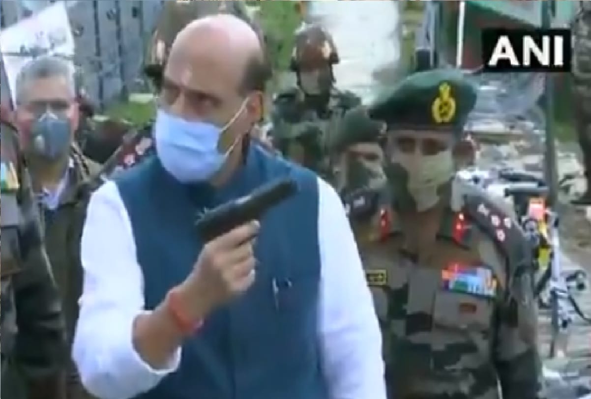 Rajnath Singh News, Rajnath Singh inspected arms and ammunition during his visit to forward post near LoC in Kupwara
