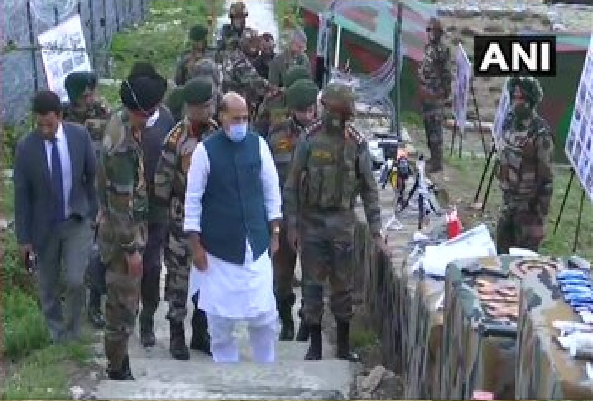 Rajnath Singh News, Rajnath Singh inspected arms and ammunition during his visit to forward post near LoC in Kupwara