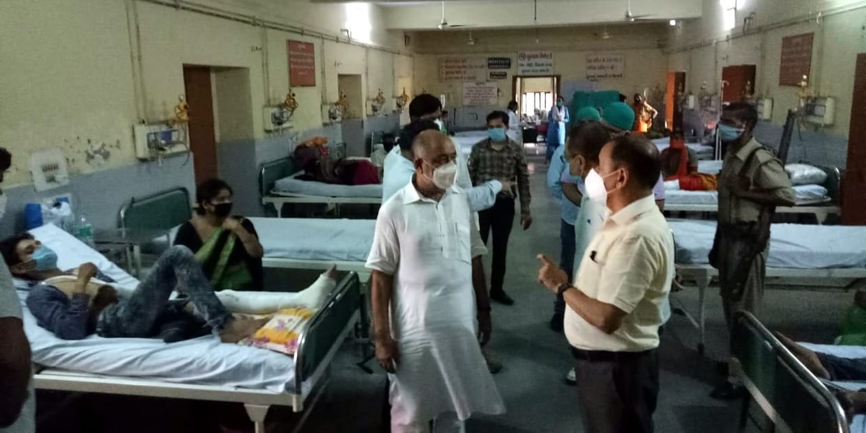 Aligarh: Doctor and scavenger charged with taking 1500 rupees