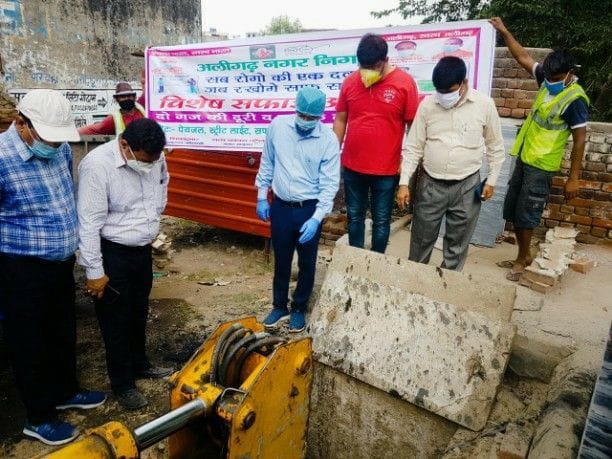 Aligarh: Seeing illegal occupation of drains, city commissioner rages, instructions to be removed