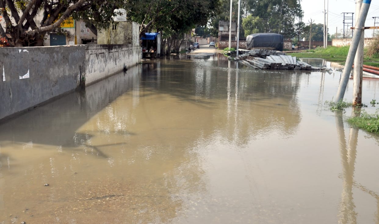 The streets were submerged due to rain, water entered the houses