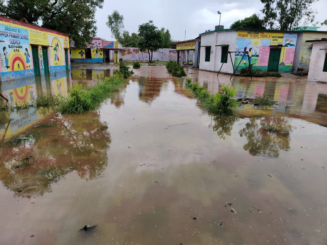 Roads become ponds after rain, water filled in shops