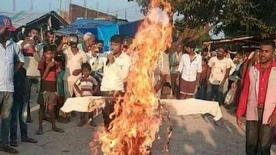 madhesis burn thr effigy of china