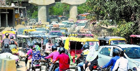 Red gate overbridge: Piling machine has been standing for many days, Railways did not start construction work