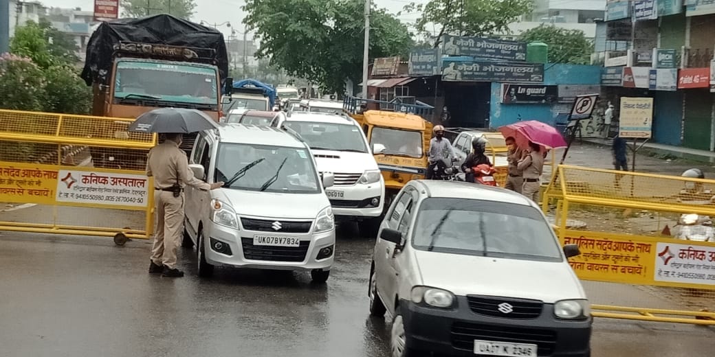 Uttarakhand Lockdown News: traffic jam in dehradun