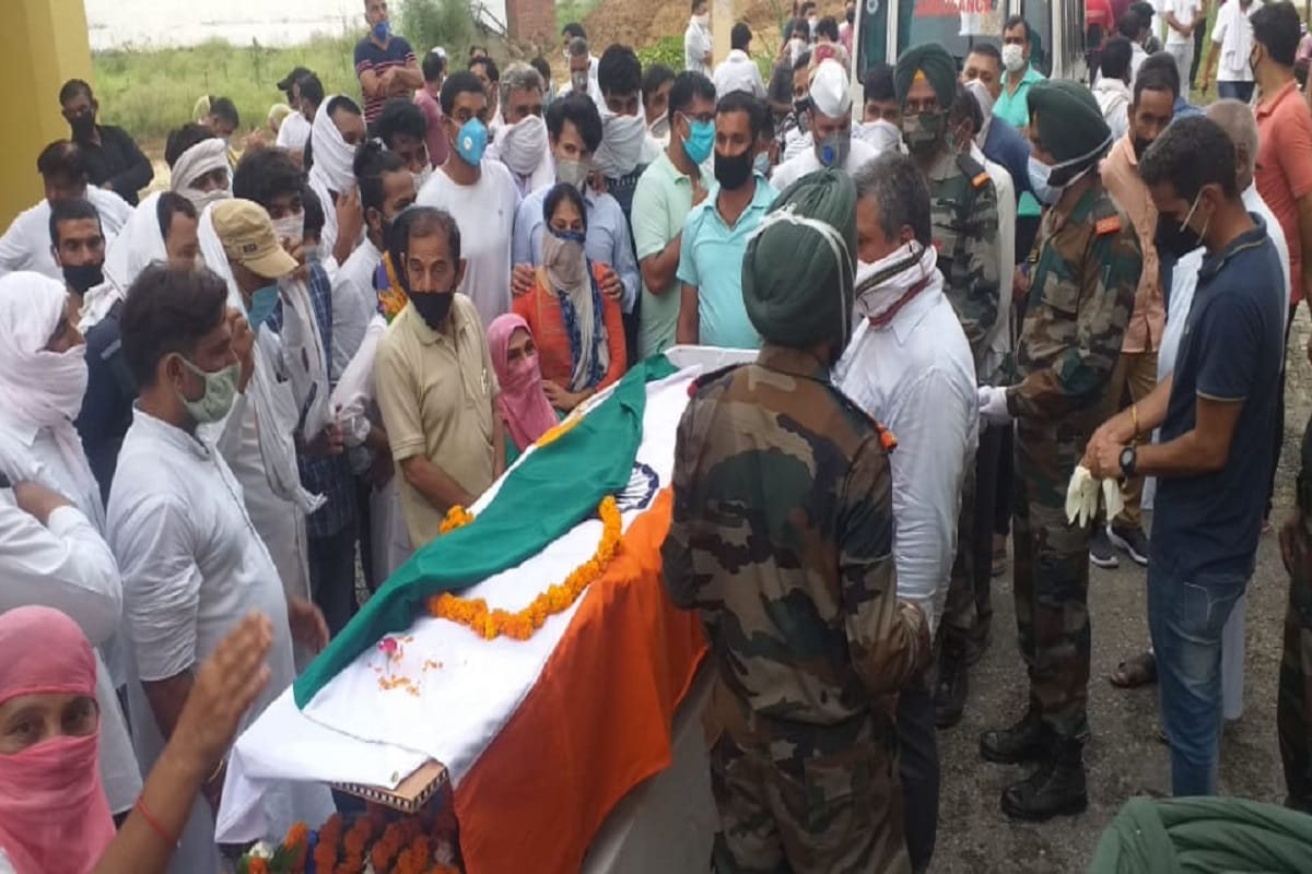 The mortal remains of martyred Lieutenant Akash have reached his home in Meerut