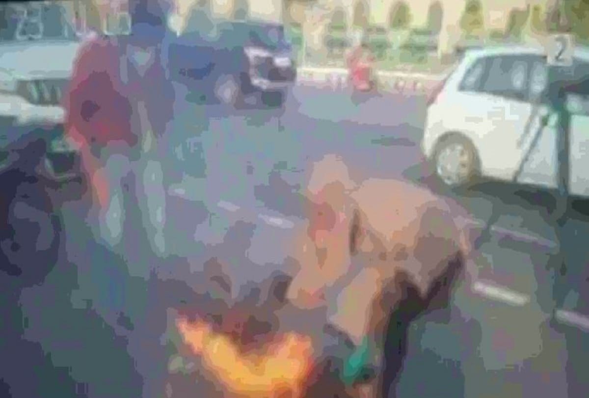 Mayawati akhilesh yadav rajbhar attacks UP government for mother daughter self immolation case says govt need to be serious