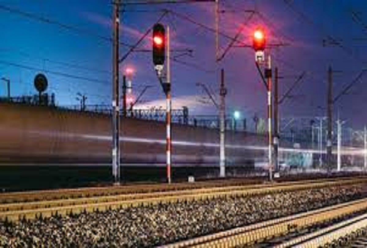 Signaling work of Railways backward, Railways will get new tender, Indian companies will get preference