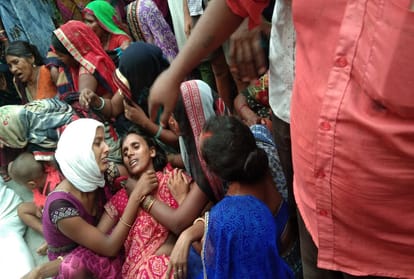 Prayagraj News: Ruckus after death of injured man in Prayagraj, stone pelted on police